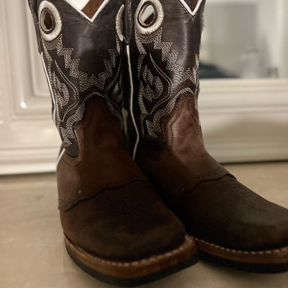 Kids brown boots